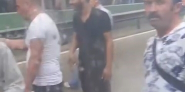 Bursa’da sağanak yağışta yolda kalanlar otobüsün önünü kesti