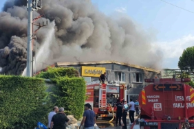 Bursa’da sandalye fabrikasında yangın