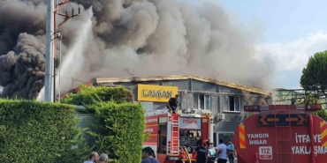 Bursa’da sandalye fabrikasında yangın