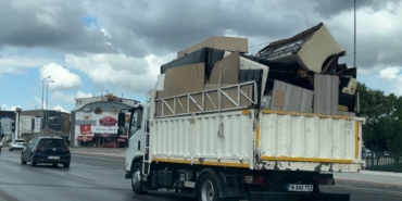 Bursa’da tehlikeli taşımacılık kamerada