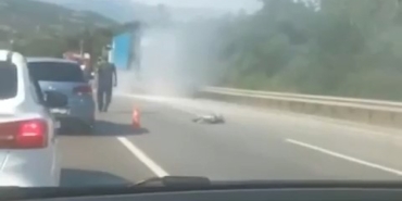 Bursa’da tırın dorsesi alev alev yandı