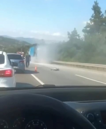 Bursa’da tırın dorsesi alev alev yandı