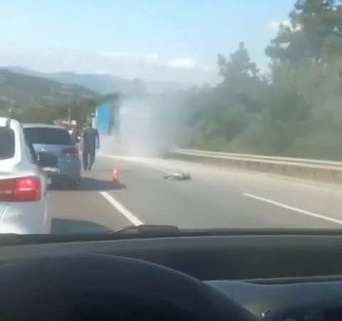 Bursa’da tırın dorsesi alev alev yandı
