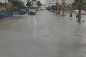 Bursa’da yağan yağmur yolları göle çevirdi