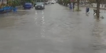 Bursa’da yağan yağmur yolları göle çevirdi