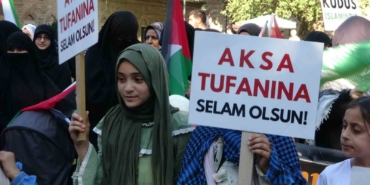 Bursa’da yüzlerce kişi Filistin için yürüdü