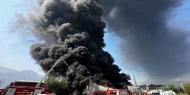 Bursa’daki yangın çevredeki 4 fabrikaya da sıçradı