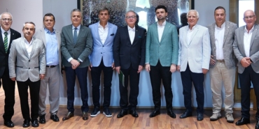 Bursaspor’un yeni Divan Kurulu Başkanı Gökhan Tuzlacıoğlu, kulübü ziyaret etti
