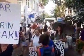Büyükada’da "Azmanbüsler" davul zurna eşliğinde protesto edildi