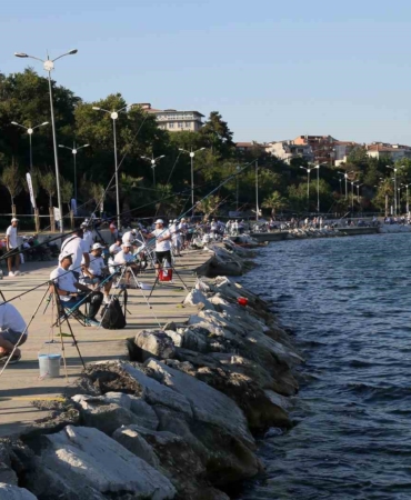 Büyükçekmeceli olta balıkçıları kıyasıya yarıştı