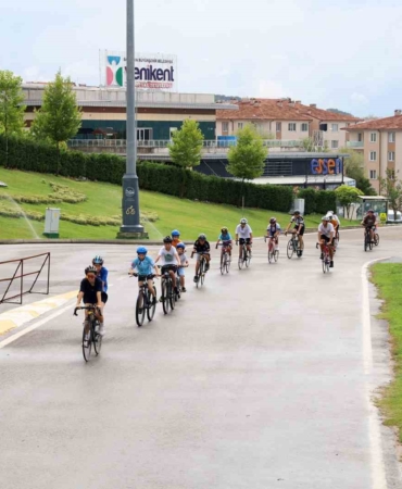 Büyükşehir, geleceğin şampiyon pedallarını Ayçiçeği Vadisi’nde keşfediyor