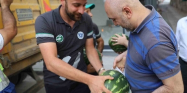 Büyükşehir hem çiftçiyi hem vatandaşı gülümsetti