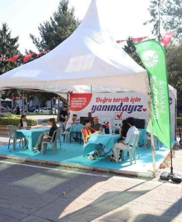 Büyükşehir, üniversite adaylarının yanında