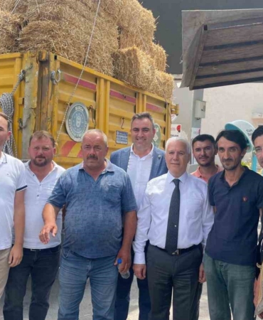 Büyükşehirden çiftçiye destek...Başkan Bozbey kendi elleriyle dağıttı