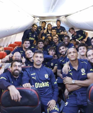 Cengiz Ünder’in doğum günü uçakta kutlandı