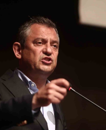 CHP Genel Başkanı Özel: "Filistinli bebeklerin kanı elinde olan Netanyahu’yu alkışlayanları kınıyorum, elleri kırılsın"