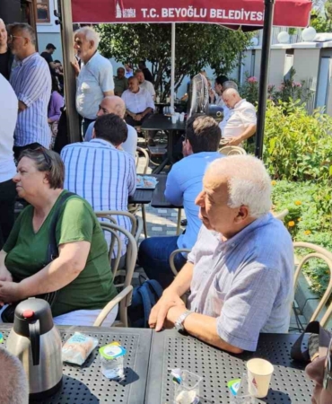 CHP Genel Başkanı Özgür Özel Beyoğlu Emekli Evi’ni ziyaret etti