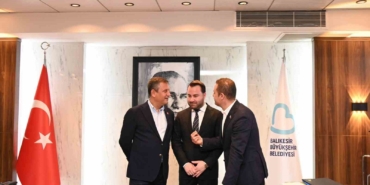 CHP Genel Başkanı Özgür Özel’den Ahmet Akın’a övgüler