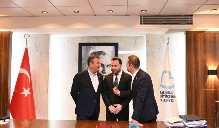 CHP Genel Başkanı Özgür Özel’den Ahmet Akın’a övgüler