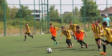 Çocuklar tatillerini sporla değerlendiriyor