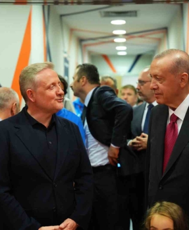 Cumhurbaşkanı Erdoğan, Başakşehir takımını soyunma odasında tebrik etti