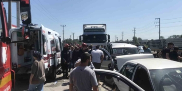 D-100’de zincirleme kaza: 1’i çocuk toplam 5 yaralı