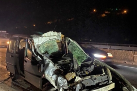 D-650’de tıra çarpan hafif ticari araç hurdaya döndü: 1 ağır yaralı