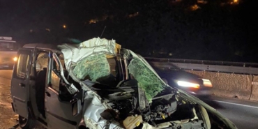 D-650’de tıra çarpan hafif ticari araç hurdaya döndü: 1 ağır yaralı