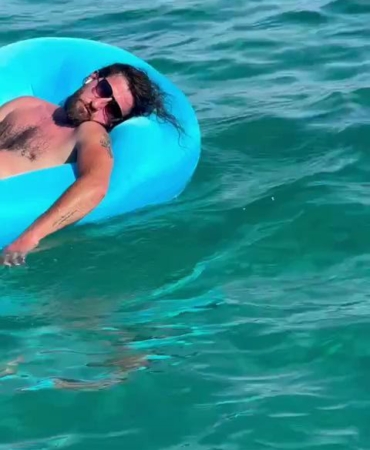 Deniz yatağında uykuya daldı, 2 mil ötede görenler şaşırdı