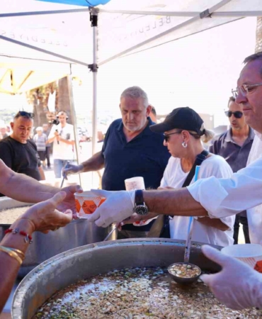 Dört bin kişiye aşure dağıtıldı