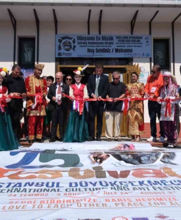 Dünyanın en büyük satranç koleksiyonu Büyükçekmece’de sergileniyor