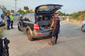 "Dur" ihtarına uymayarak kaçan cip lastiklerine ateş edilerek durduruldu