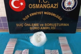 Dur ihtarına uymayıp polisten kaçtı, araca çarparak devrilen motosikletten uyuşturucu çıktı