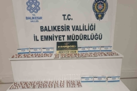 Durdurulan araçta 522 adet sentetik ecza ele geçirildi