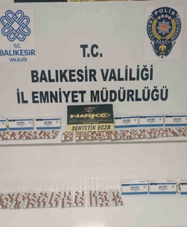 Durdurulan araçta 522 adet sentetik ecza ele geçirildi