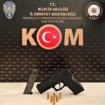 Durdurulan araçta silah çıktı