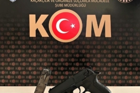 Durdurulan araçta silah çıktı