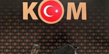 Durdurulan araçta silah çıktı