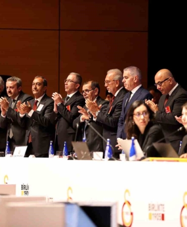 Dursun Özbek ve yönetimine yetki verildi