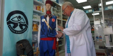 Eczanede Kırkpınar köşesi kurdu