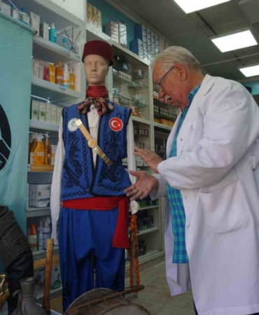 Eczanede Kırkpınar köşesi kurdu