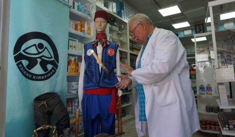 Eczanede Kırkpınar köşesi kurdu