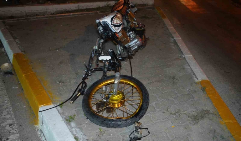 Edirne motosiklet ve otomobil çarpıştı: 1 ağır yaralı