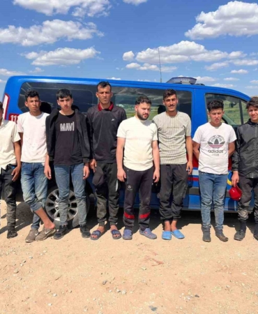 Edirne’de 8 yabancı  uyruklu kaçak göçmen yakalandı