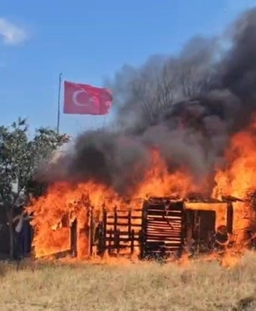 Edirne’de ağıl ve tarım arazileri alev alev yandı