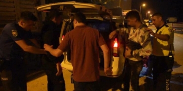 Edirne’de dur ihtarına uymayan otomobilde kaçak göçmenler yakalandı