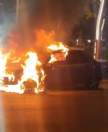 Edirne’de ehliyetsiz alkollü sürücünün otomobili alev alev yandı