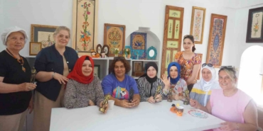 Edirneli kadınlar efsane yağlı güreşçilerin biblolarını satışa sundu