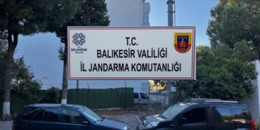 Edremit’te 13 düzensiz göçmen ve 2 organizatör jandarmaya yakalandı