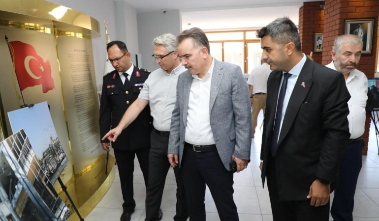 Edremit’te 15 Temmuz konulu fotoğraf sergisi açıldı